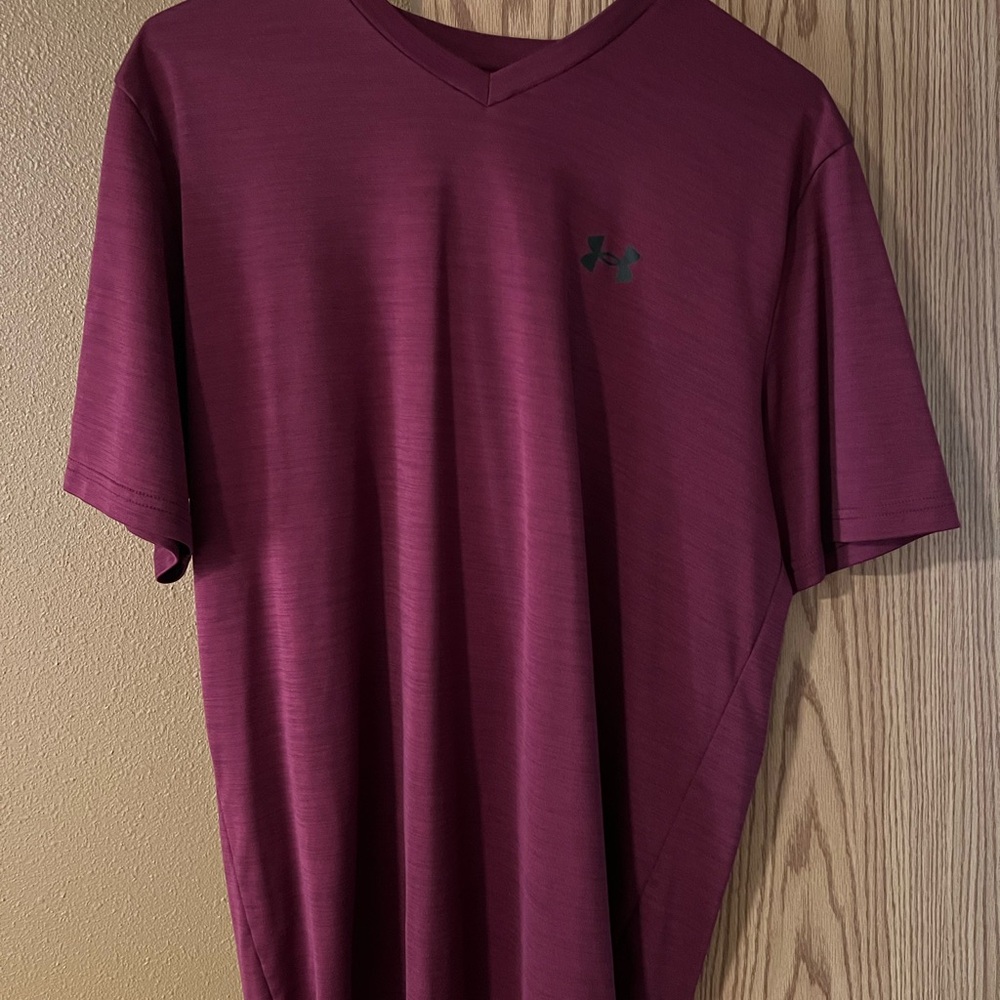 Under Armour Men's Maroon V-Neck Tee